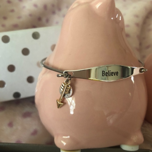 New in box Gratitude and Grace silver plated Believe bracelet - Picture 2 of 5